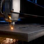 Découpe laser d'une plaque d'acier épaisse