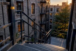 Détail d’un escalier de secours en acier
