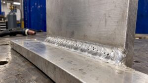 Pores apparents sur un cordon aluminium